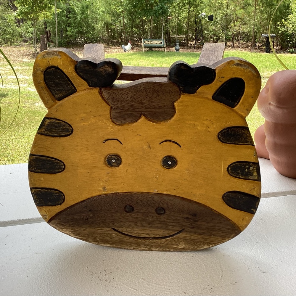 🟡 Solid Wood Crafted - Hand Carved - Hand Painted - Kids Stool - Shoe Changing